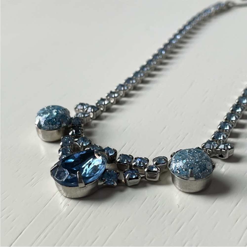 Gorgeous vintage blue rhinestone choker necklace w/ confetti cabochons - Picture 2 of 10